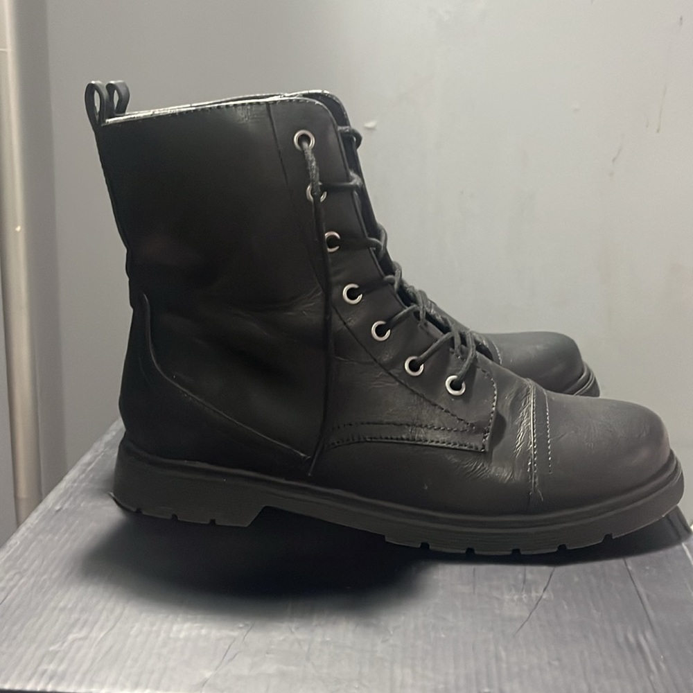 Woman’s Arizona combat boots